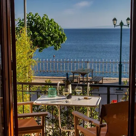 Notos Sea Front Appartement