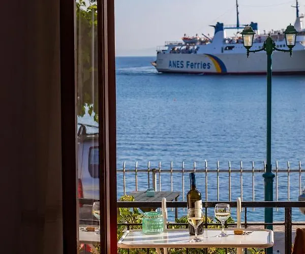 Notos Sea Front Glossa